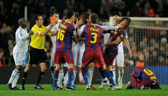  皇马客场逆转巴萨，国家德比演绎经典战役