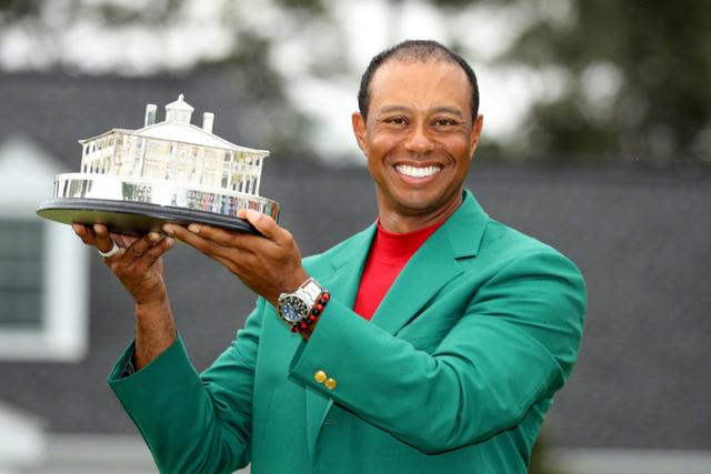  梅德韦杰夫硬地称王，上海劳力士大师赛折桂