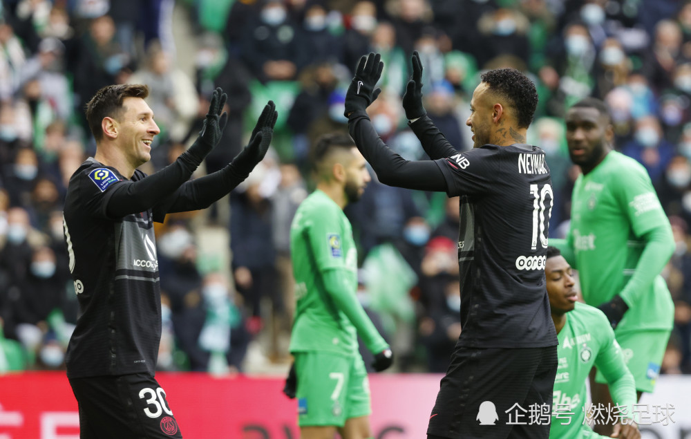  梅西帽子戏法助巴黎逆转取胜，领跑积分榜  