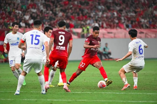  中超联赛迎来关键战，争冠保级白热化