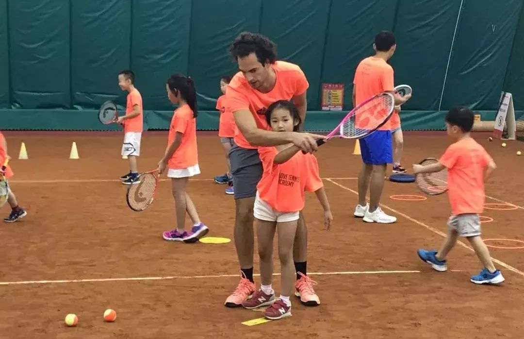  儿童网球启蒙课程爆满，家长重视早期体能开发